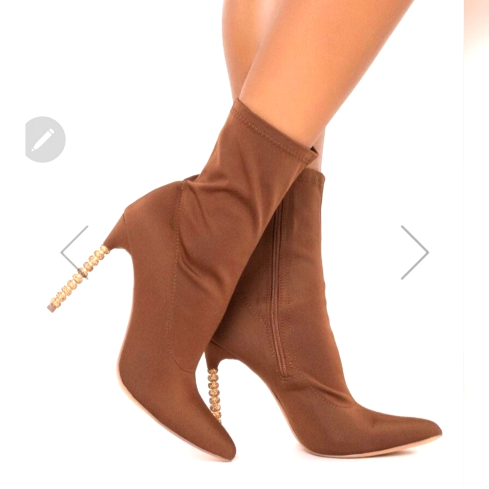 Azalea Wang Brown Boots with Gold heel!